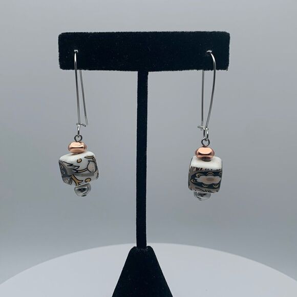 Elegant Vintage, painted Porcelain cube dangle earrings, Silver tone, Unmarked - Picture 1 of 4
